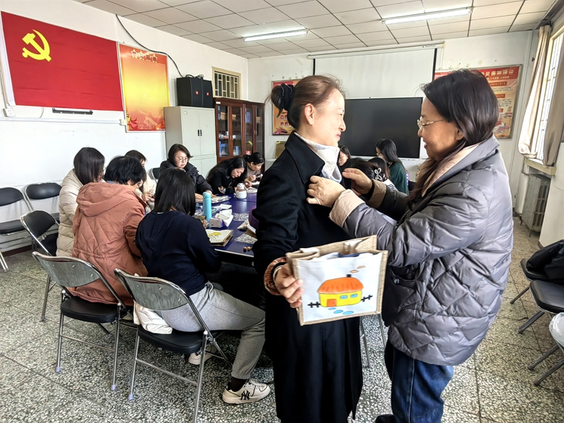 图3 为你送上一条节日丝巾.jpg